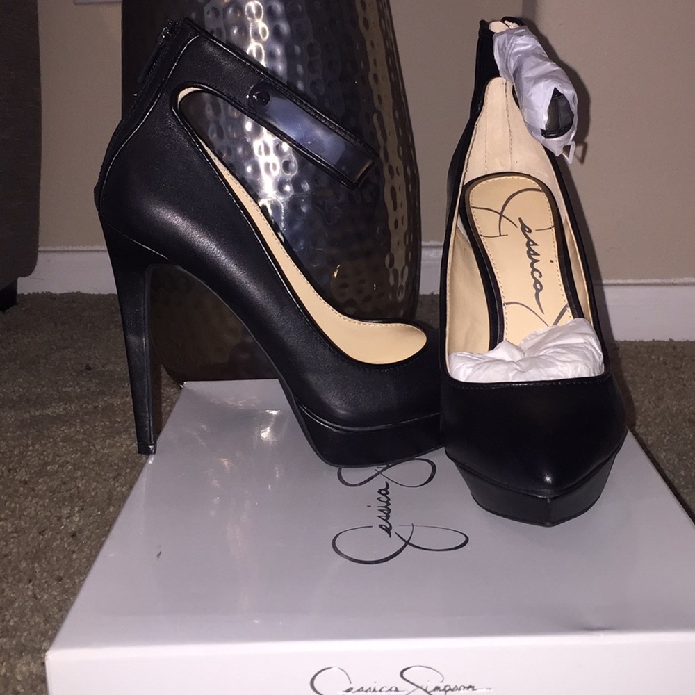 Brand new never worn Jessica Simpson heels!